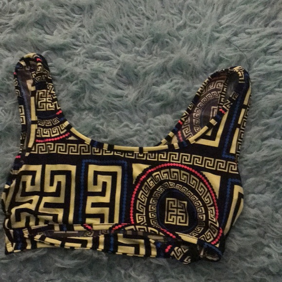 Shorts and crop top outfit - Picture 2 of 2